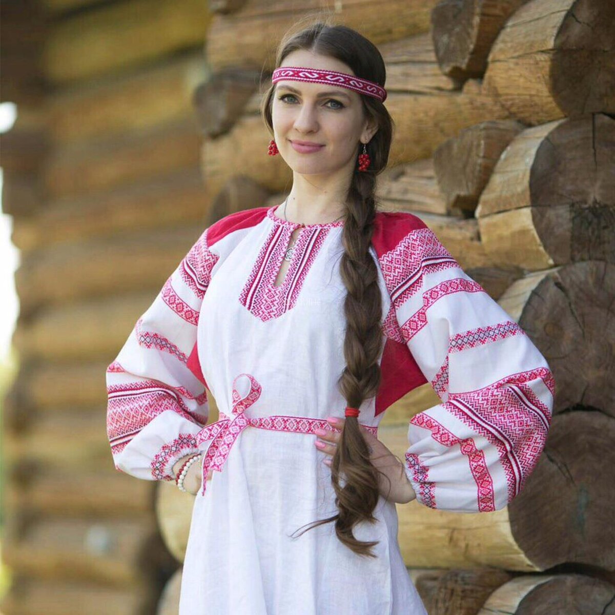 Girls in Slavic costumes brings the glow — live moments in Aguascalientes