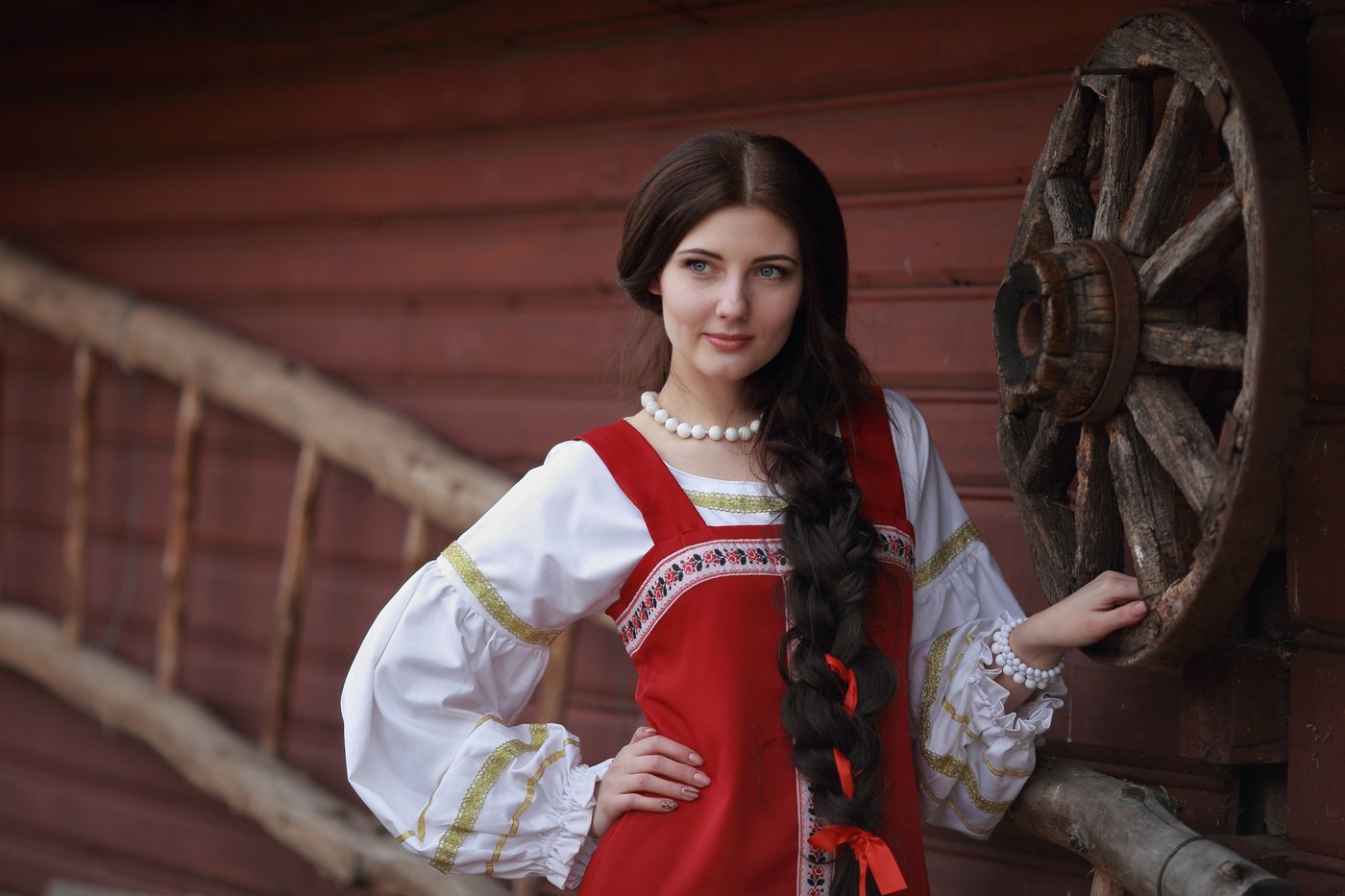 Girls in Slavic costumes’s look of the day — catch her live in Aguascalientes